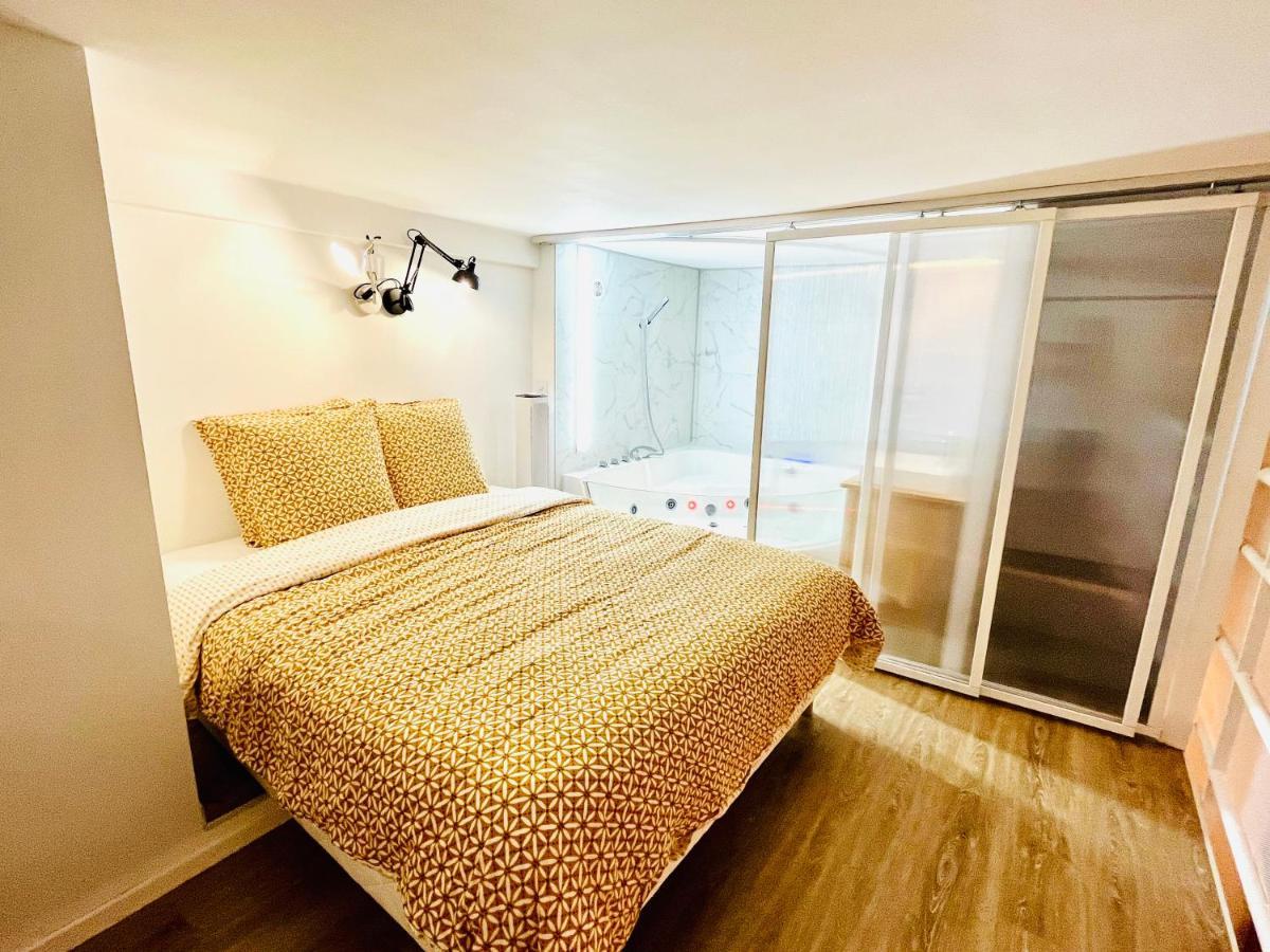 Duplex-Ceiling Height 1,9M-Free Private Parking-Self Check In !! Duplex Climatise-Hauteur Sous Plafond 1,9M-Parking Prive Gratuit-Arrivee Autonome !! アヴィニョン エクステリア 写真