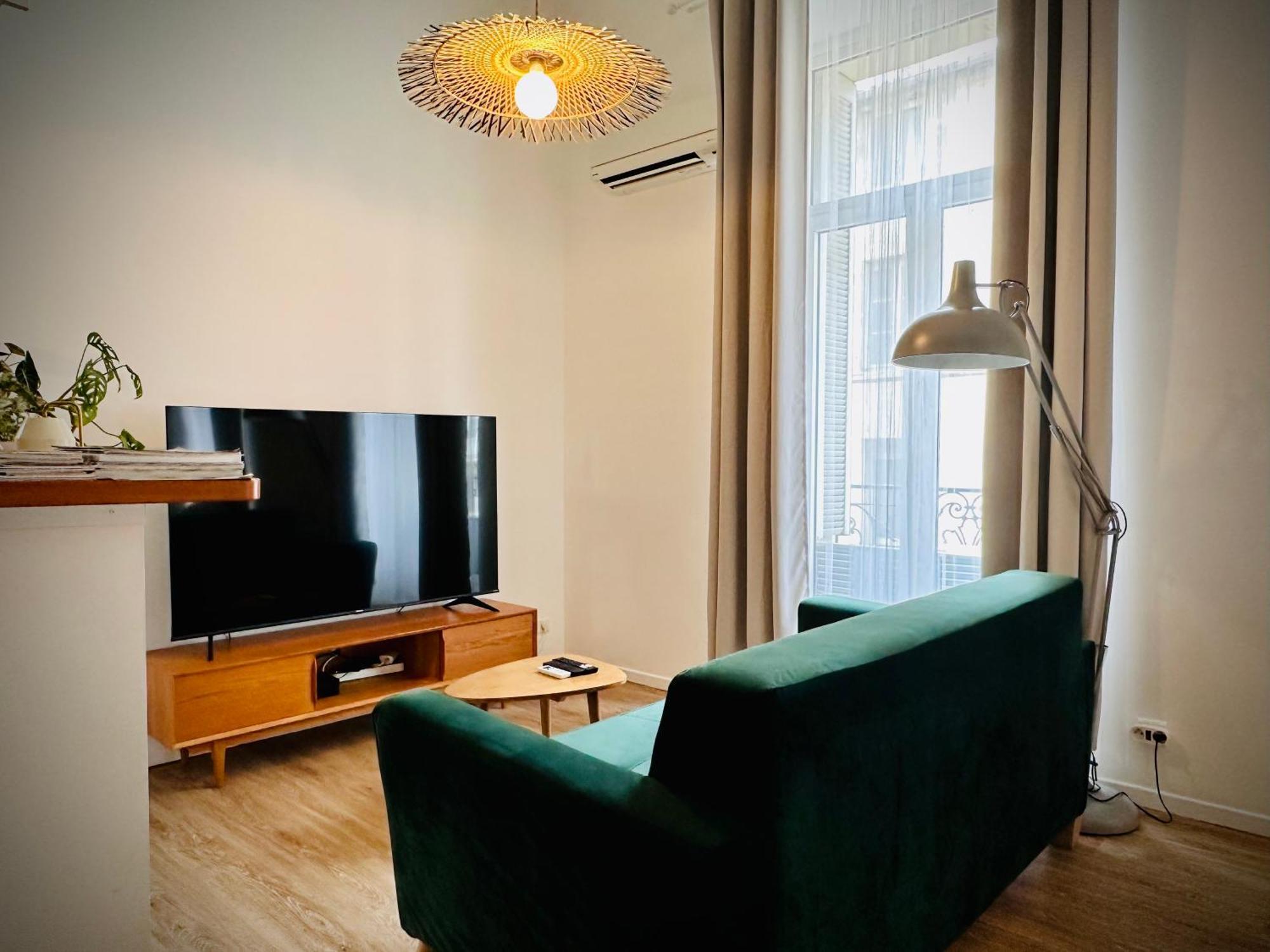 Duplex-Ceiling Height 1,9M-Free Private Parking-Self Check In !! Duplex Climatise-Hauteur Sous Plafond 1,9M-Parking Prive Gratuit-Arrivee Autonome !! アヴィニョン エクステリア 写真